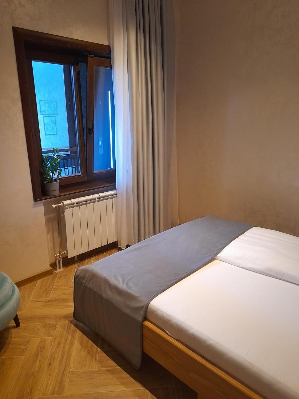 Corso Rooms City Centre Novi Sad Oda fotoğraf